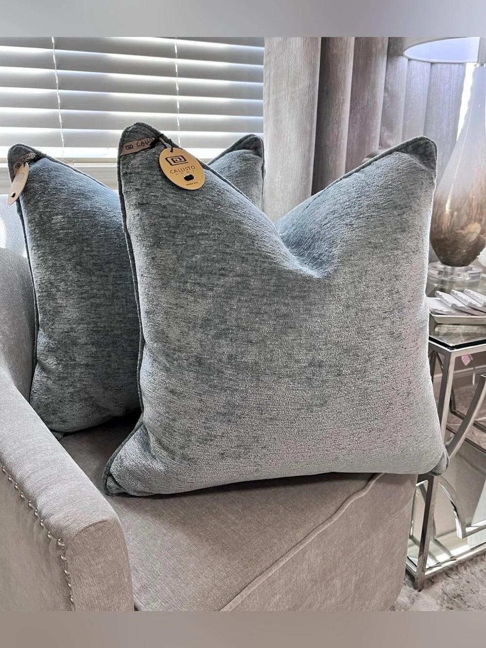 1-NWT CALLISTO HOME TEXTURE VELVET BOUCLE LUXURY DECORATIVE PILLOW (TO3595F12)